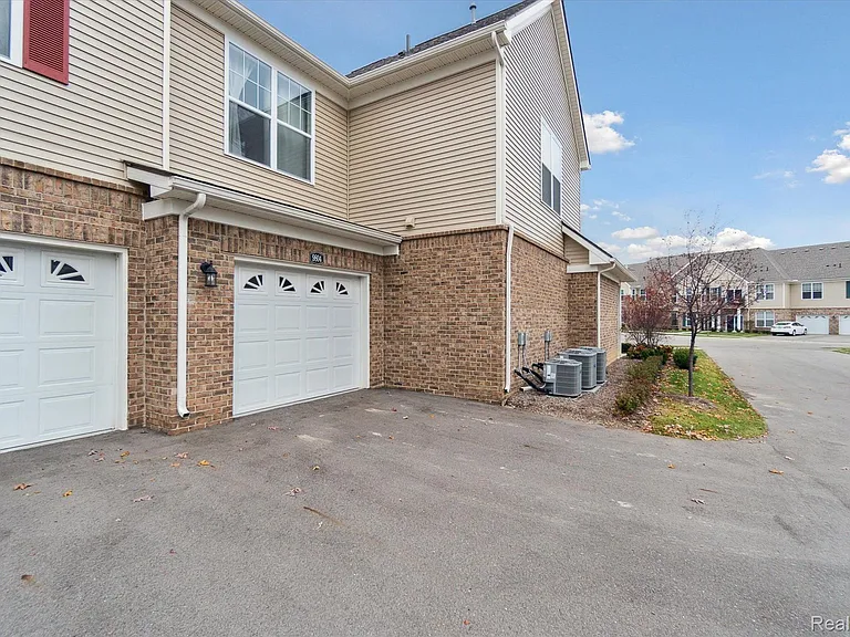 9804 Ridge Run St — Photo 6