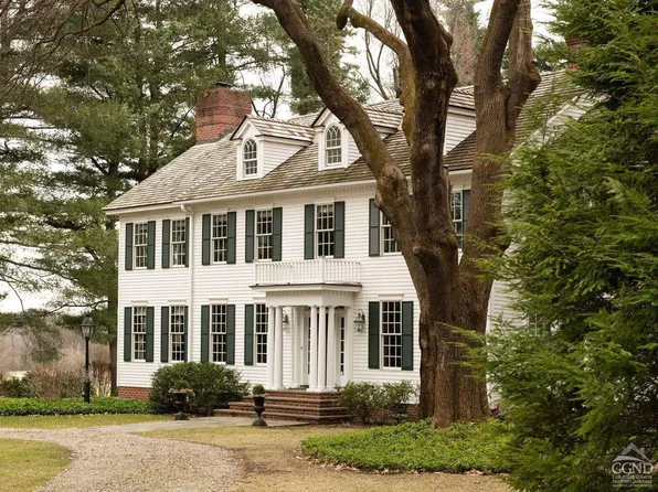 2 Douglas Lane, Colonie, NY 12211