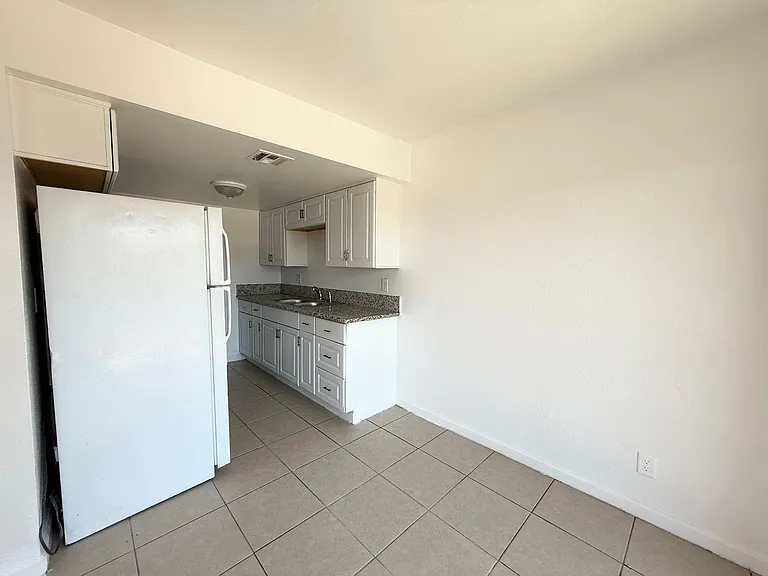 3328 N Marks Ave — Photo 23