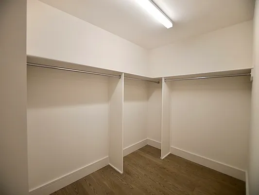 Rented by Extell Marketing Group LLC | media 34