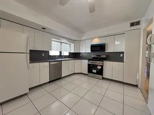 2nd image of 119 Park Dr N #3