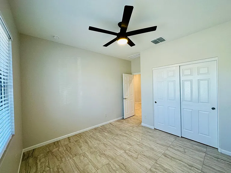 1436 E Basalt Dr — Photo 5