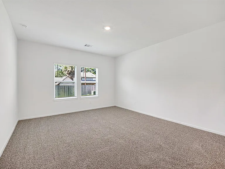 407 Robin St — Photo 32