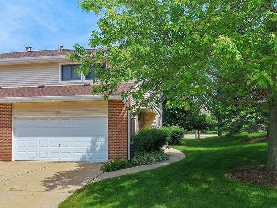 1054 Pinetree Cir N, Buffalo Grove, IL 60089