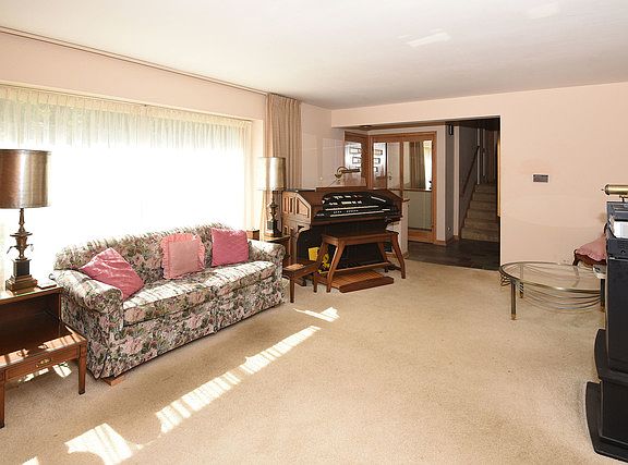 4th image of 1410 Columbine Dr
