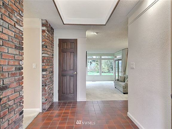 Wonderful rustic brick accents & tile floors in the large entry, aloiong with a big skylight for more natural light.