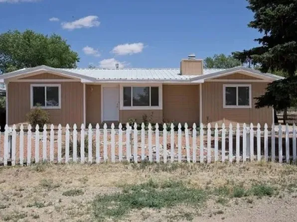 211 Roosevelt Ave E, Moriarty, NM 87035