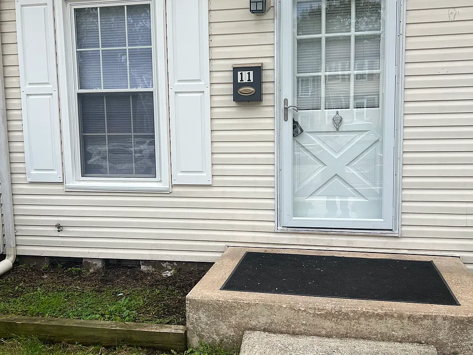 11 Monhegan Ct