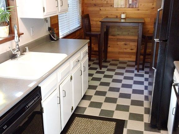 Kitrchen with Eating Area