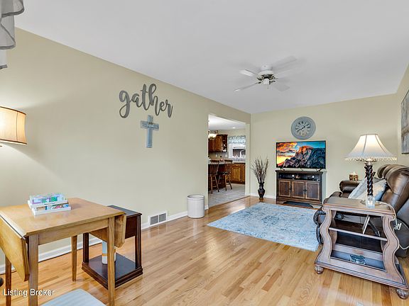 3rd image of 9312 Hacienda Dr
