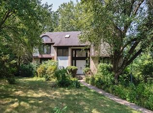 24 Davonshire Dr, Pittsburgh, PA