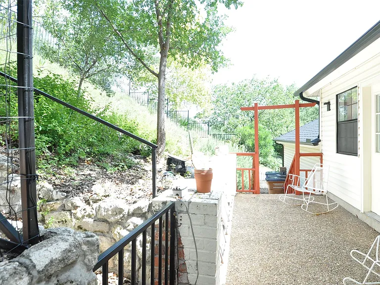 9902 Talleyran Dr — Photo 24