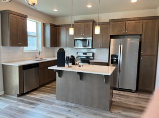 1396 Daylily St, Woodburn, OR 97071