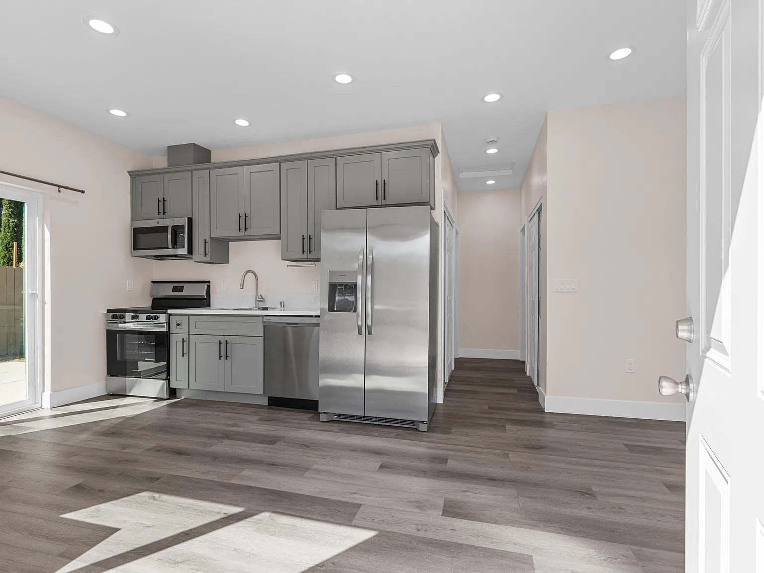 2 bed, 745 sqft, $2,250 — Photo 2