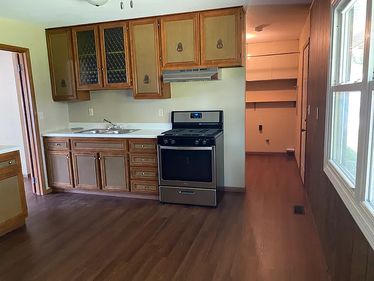 2119 Dominion Ave — Photo 9