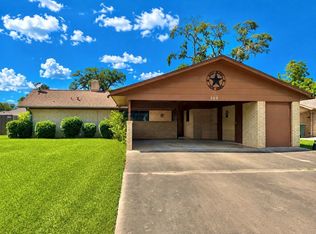 266 Inwood Dr, West Columbia, TX 77486