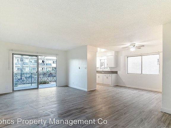 3rd image of 14677 Rayen St APT 07