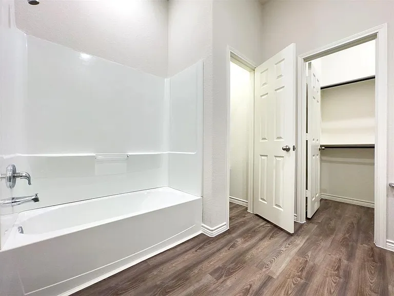 306 Helen St — Photo 6