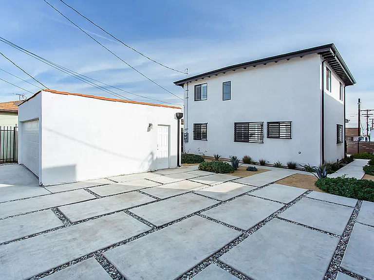 9009 S Normandie Ave — Photo 5