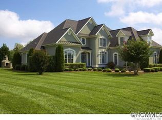 261 Benton Farms Ln, Horse Shoe, NC 28742