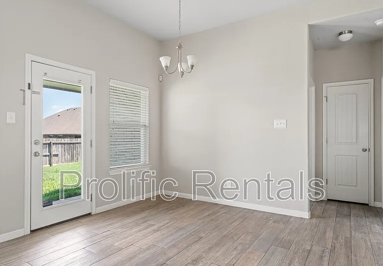 6117 Verde Dr — Photo 13
