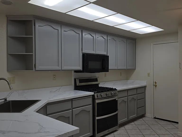 2121 Cuesta Dr — Photo 5