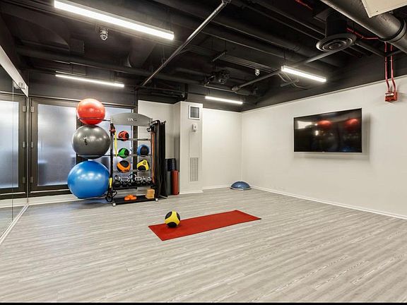 5th image of 2020 N Lincoln Park W APT 18K