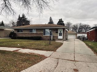 32811 Oakview Dr, Warren, MI 48092