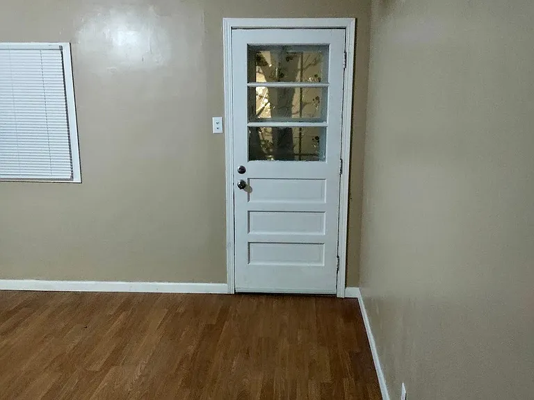 1329 E Main St — Photo 20