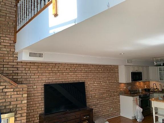 3rd image of 2828 N Burling St APT 411