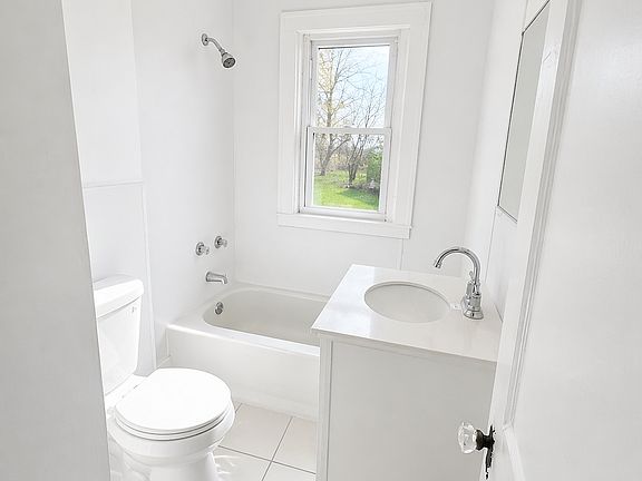 5th image of 13605 Tacoma St #1