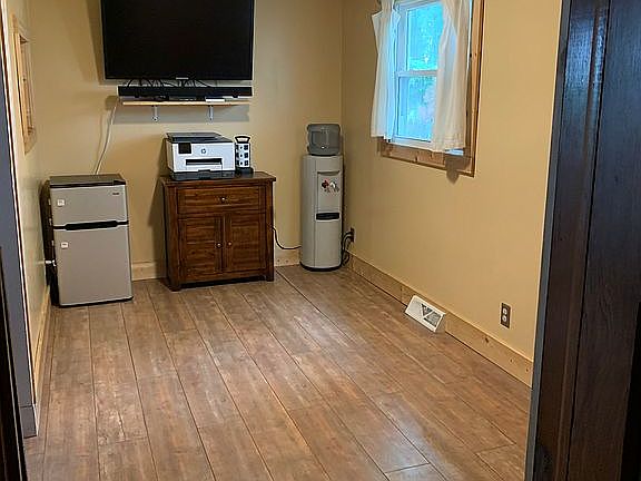 Bonus room off of kitchen