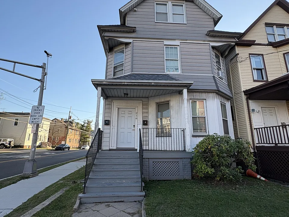 216 Easton Ave #2