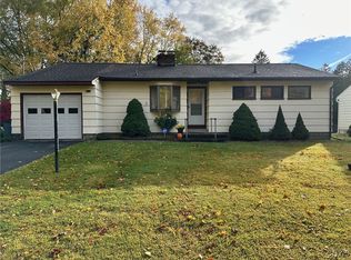 220 Palmer Dr, Fayetteville, NY