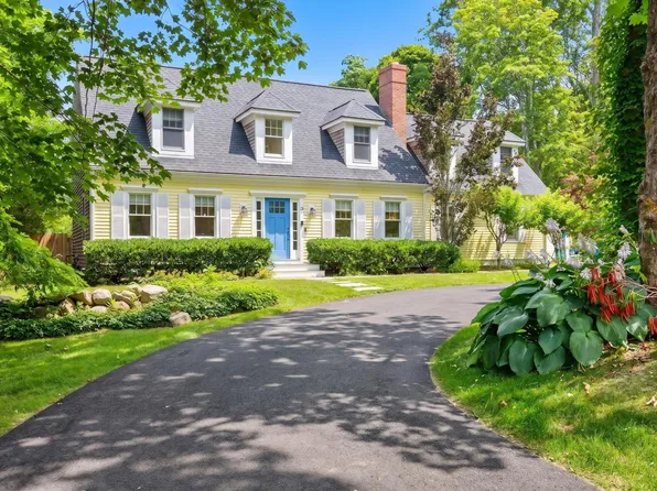 10 Westmoreland Drive, Falmouth, MA 02540