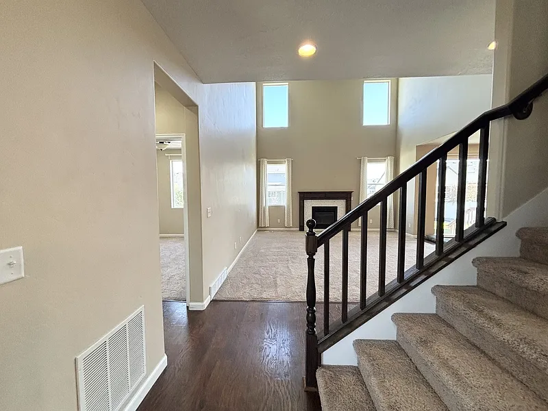 5 bed, 3.0 bath, 4536 sqft, $3,950 — Photo 4
