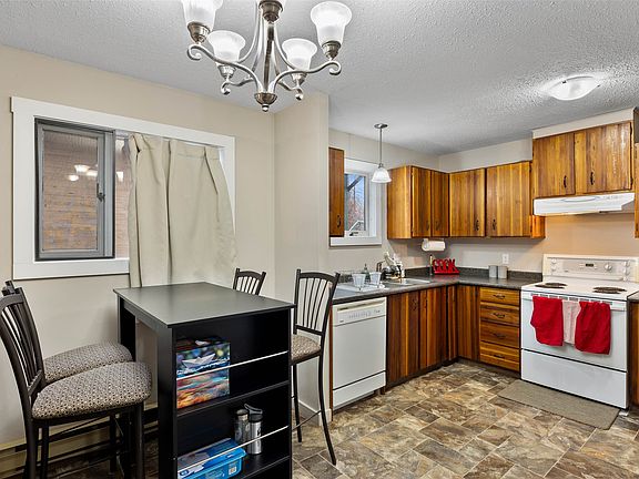 4th image of 1026 Hillside Ave