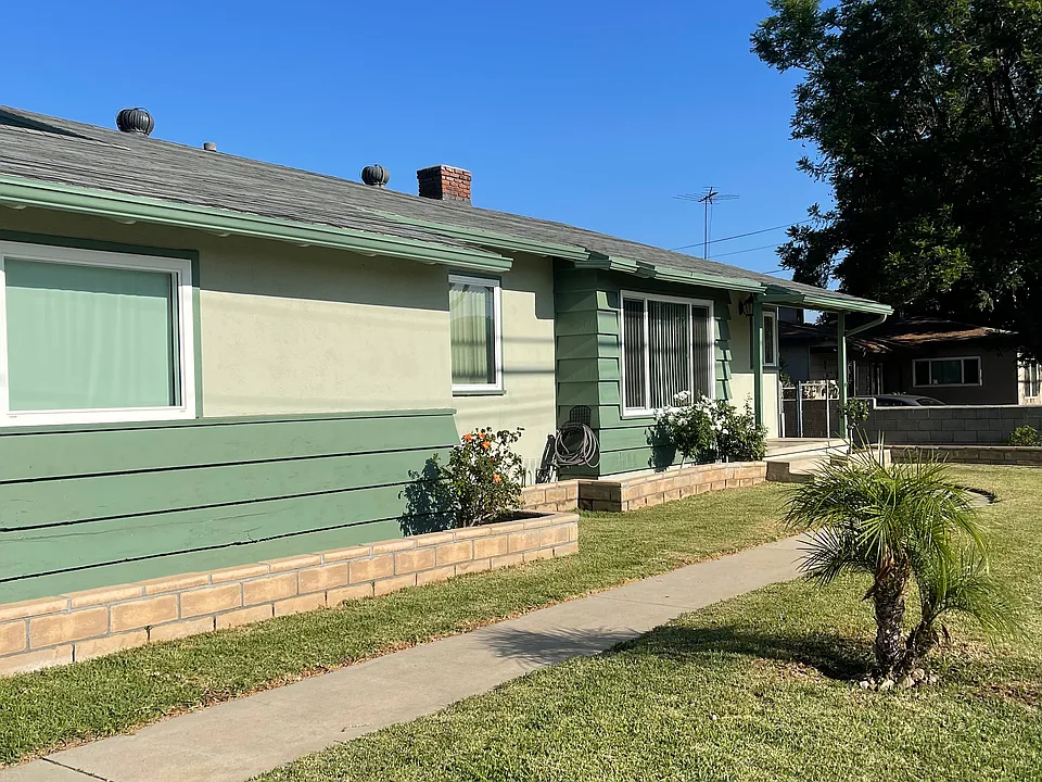 224 S Valley Center Ave #B