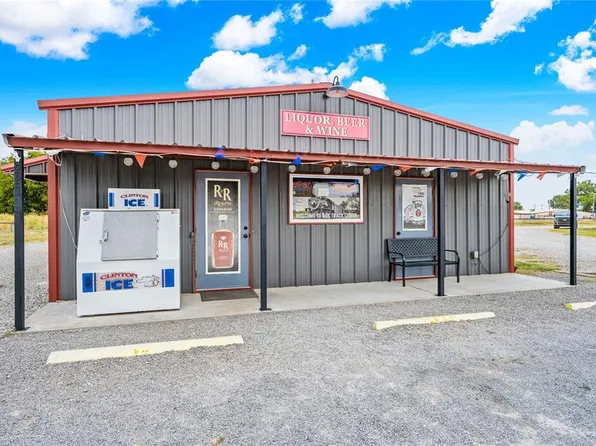 227 N Main St, Waurika, OK 73573