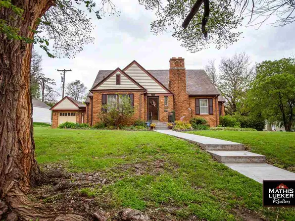 610 Crestview Dr, Junction City, KS 66441