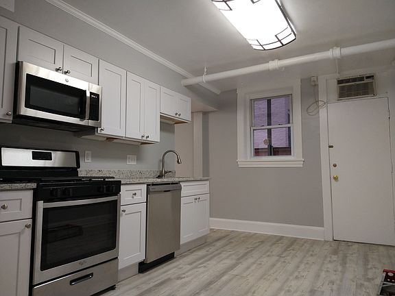 2nd image of 515 Seward Sq SE APT 8