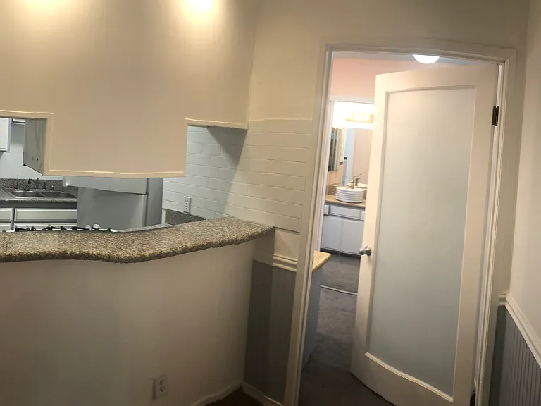 5320 Whitsett Ave #10 — Photo 8