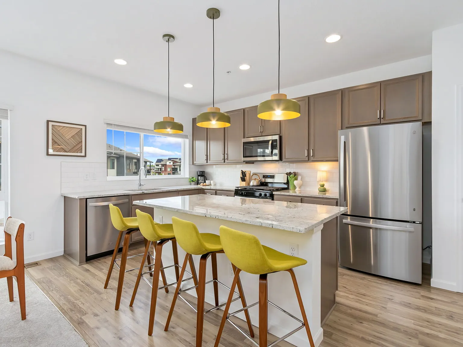 2 bed, 2000 sqft, $4,095 — Photo 4