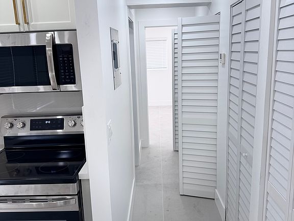 3rd image of 1708 NE 20th Ave #11