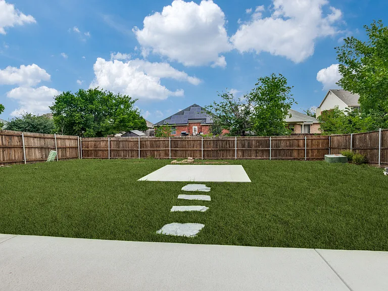 409 Creek Point Ln — Photo 12
