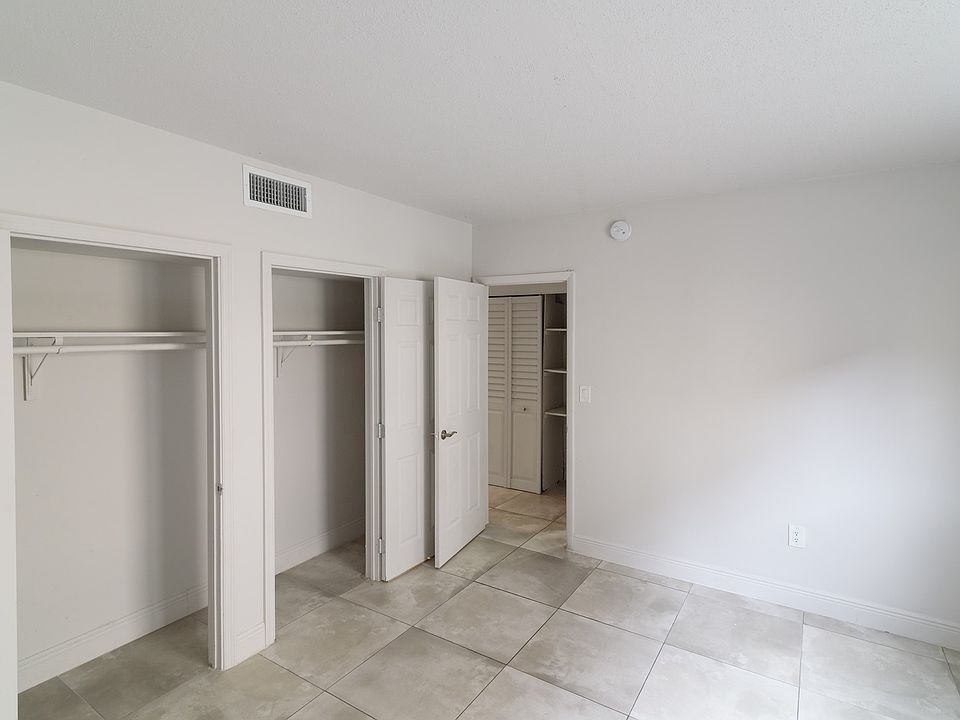 1st image of 13020 NE 6th Ave APT 102