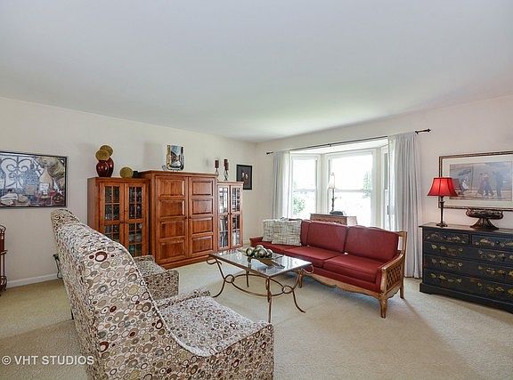 2nd image of 639 Sylvan Pl