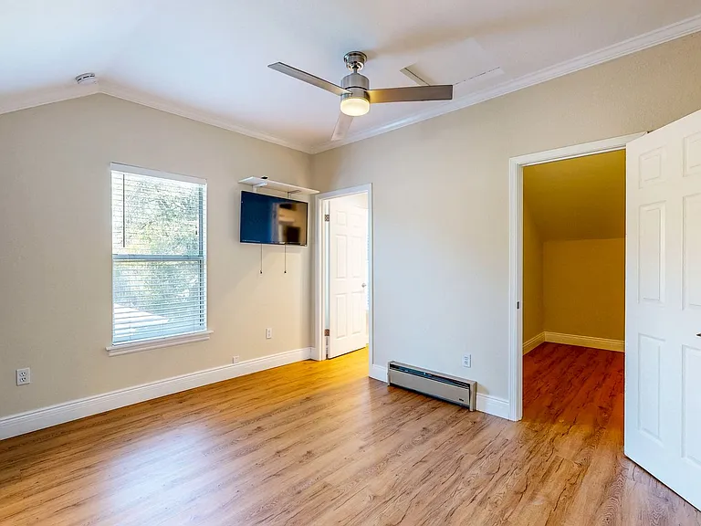 1133 Edwards St — Photo 17