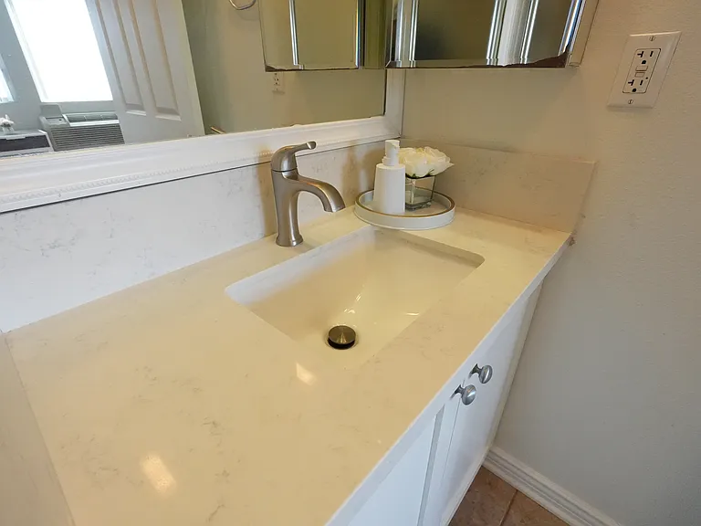 668 W 28th St — Photo 11