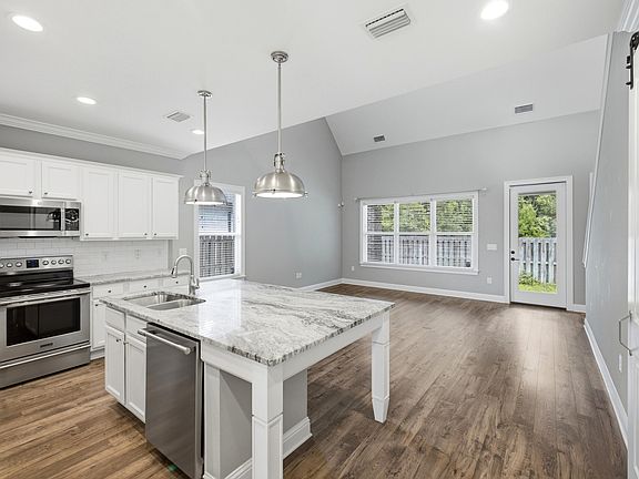 5th image of 19 Laurel Oaks Dr